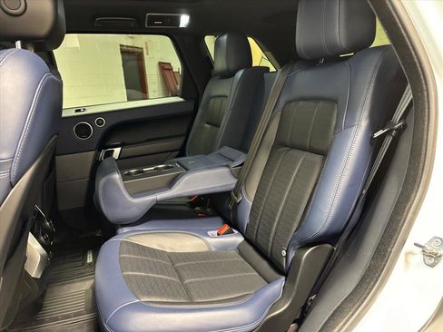 Used 2018 Land Rover Range Rover Sport HSE Dynamic image 28