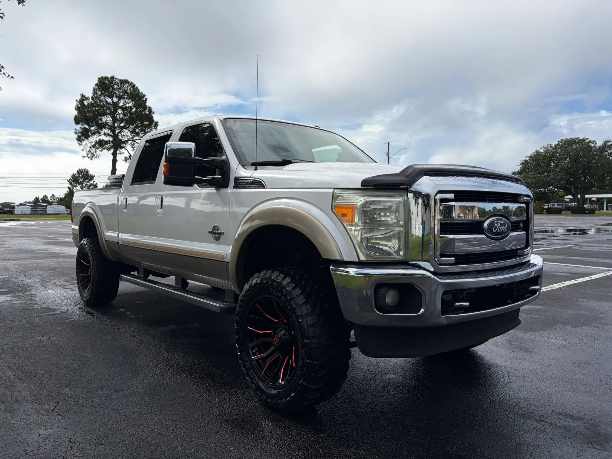 Used 2011 Ford F250 Lariat w/ Lariat Ultimate Pkg AWD/4WD image 9