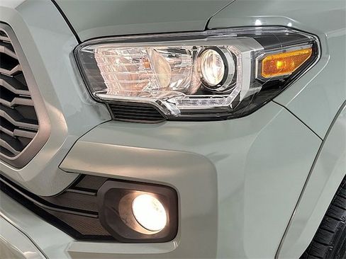 Used 2023 Toyota Tacoma TRD Sport image 31