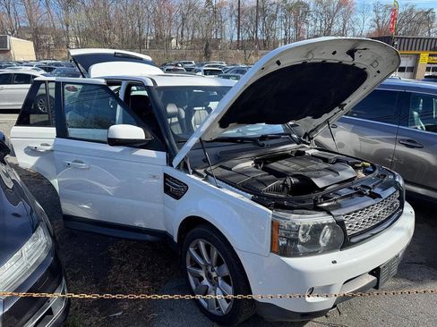 Used 2013 Land Rover Range Rover Sport HSE LUX w/ Luxury Interior Pkg image 3