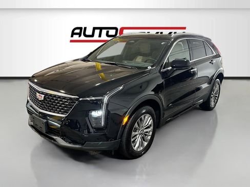 Used 2024 Cadillac XT4 Premium Luxury w/ Cold Weather Package AWD/4WD image 3