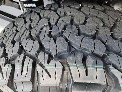 New 2025 Jeep Gladiator Sport image 12