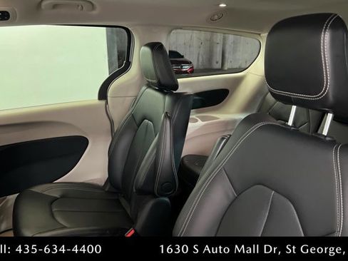 Used 2024 Chrysler Pacifica Limited FWD image 19