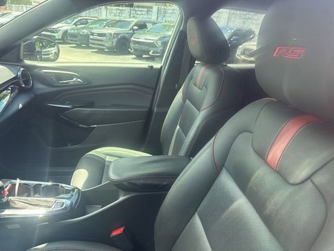 Certified 2025 Chevrolet Trax RS w/ Sunroof Package FWD image 8