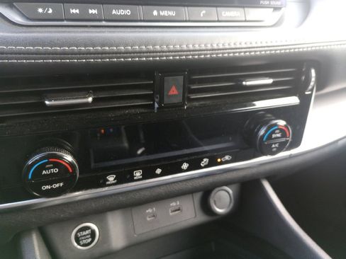 Used 2021 Nissan Rogue SV image 22