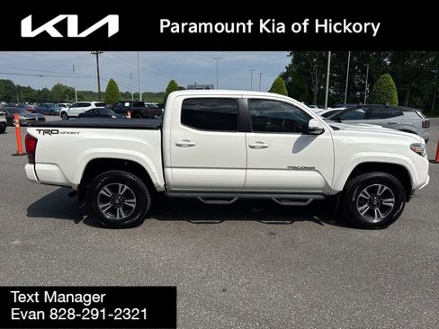 Used 2017 Toyota Tacoma TRD Sport w/ Tow Package RWD image 8