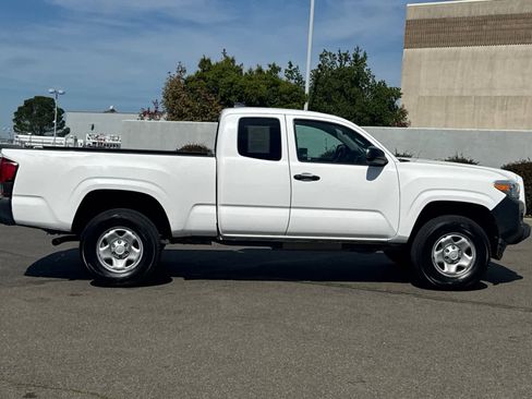 Used 2020 Toyota Tacoma SR image 6