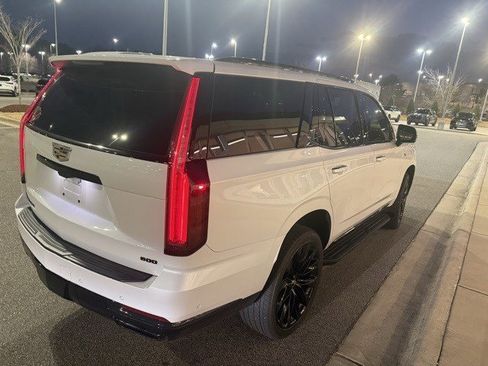 Used 2025 Cadillac Escalade Premium Luxury image 6