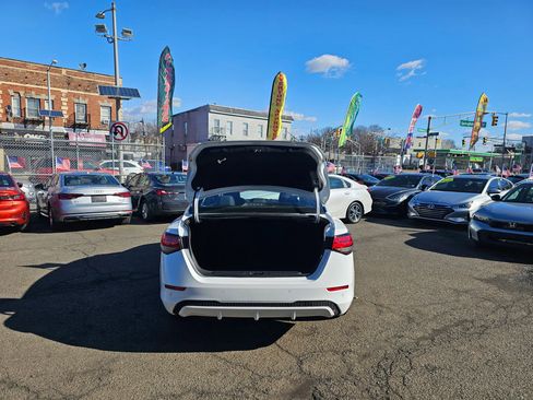 Used 2025 Nissan Sentra SV FWD image 8