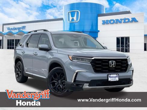 Certified 2025 Honda Pilot Touring image 1
