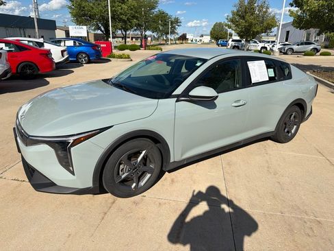 Used 2025 Kia K4 FWD image 2