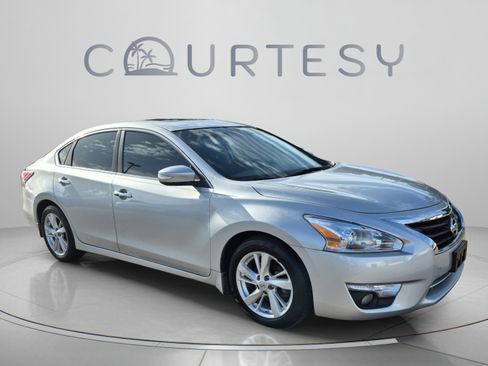 Used 2015 Nissan Altima 2.5 SV w/ Convenience Package FWD image 9