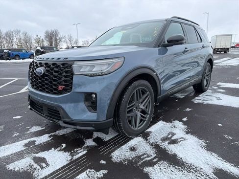 Used 2025 Ford Explorer ST image 13