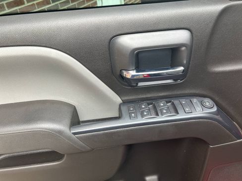 Used 2017 Chevrolet Silverado 1500 Custom w/ Custom Convenience Package AWD/4WD image 8