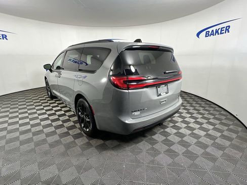 Used 2023 Chrysler Pacifica Touring-L w/ S Appearance Package AWD/4WD image 7