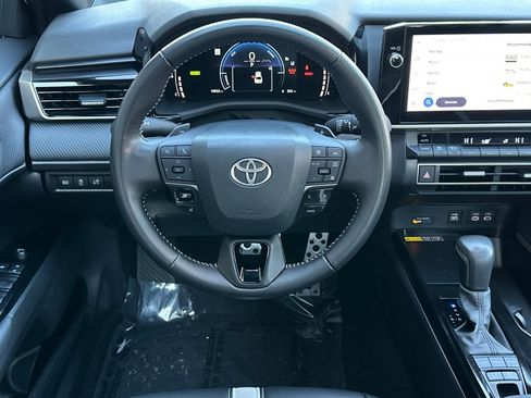 Used 2025 Toyota Camry Hybrid image 14