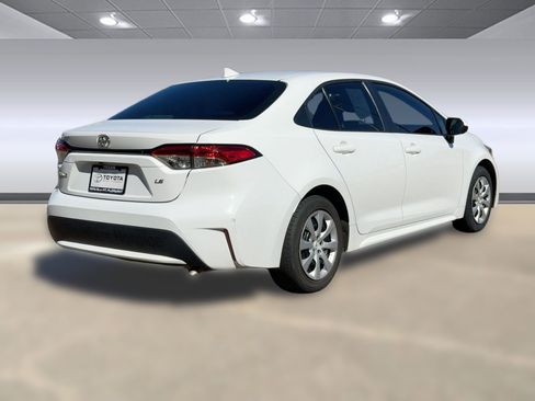 Used 2022 Toyota Corolla LE image 9