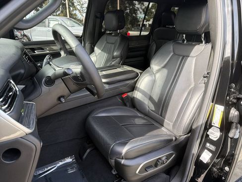 Used 2022 Jeep Wagoneer Series II image 29