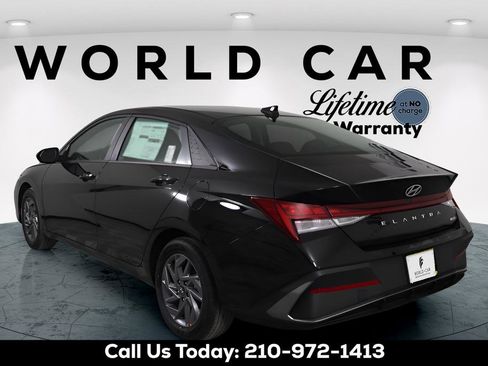 New 2025 Hyundai Elantra Blue image 5