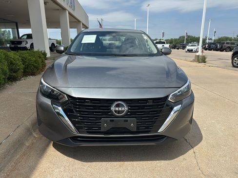 Used 2025 Nissan Sentra SV FWD image 8