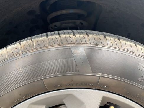 Used 2023 Kia Telluride LX image 12