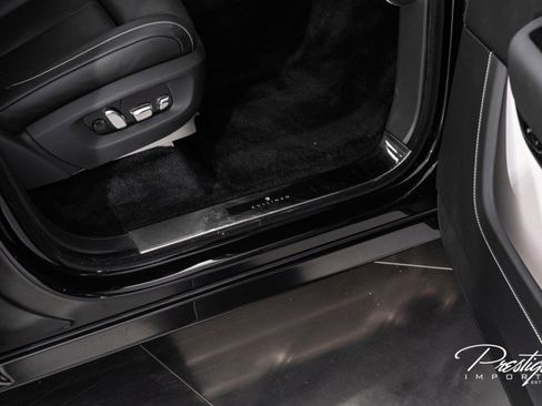 Used 2025 Rolls-Royce Cullinan image 40