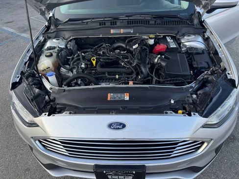Used 2019 Ford Fusion SE image 9