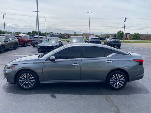 Used 2023 Nissan Altima 2.5 SV AWD/4WD image 4