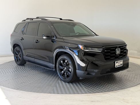 Used 2025 Honda Pilot Black Edition image 7