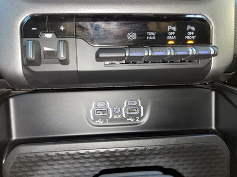 Used 2024 RAM 2500 Big Horn w/ Off Road Package image 29