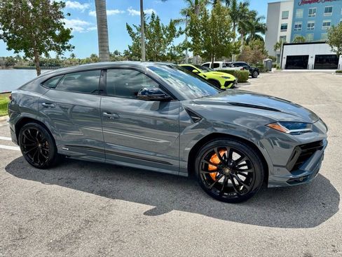 Used 2024 Lamborghini Urus S AWD/4WD image 4