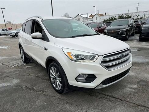 Used 2017 Ford Escape Titanium image 2