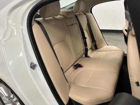 Used 2018 Jaguar XE Premium image 37