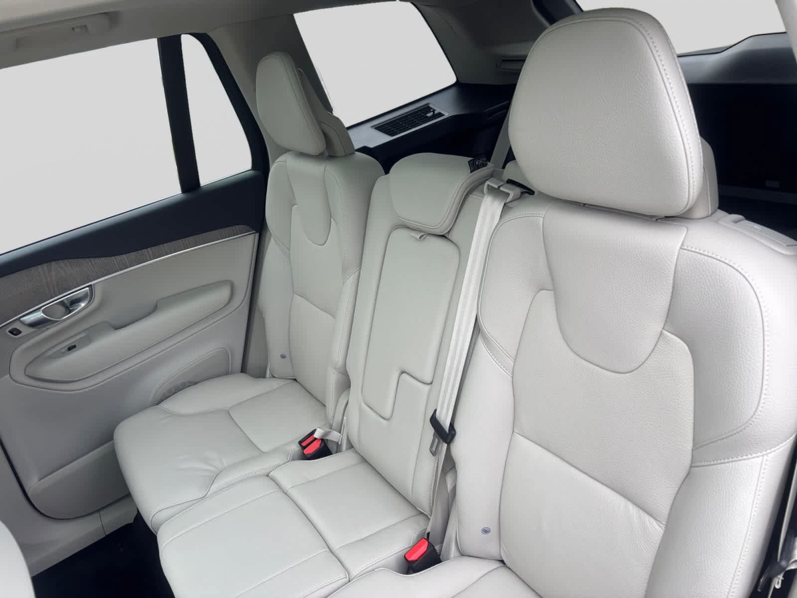 Used 2024 Volvo XC90 B6 Plus AWD/4WD image 18