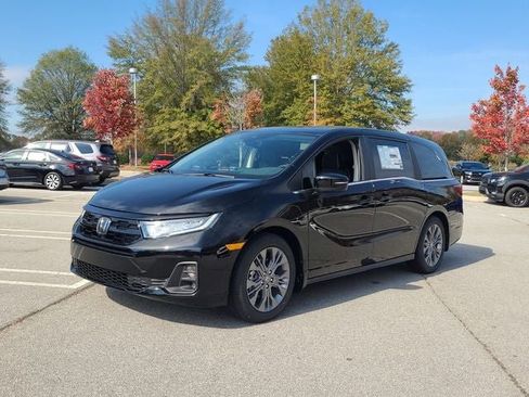 New 2026 Honda Odyssey Touring image 3