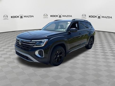 Used 2024 Volkswagen Atlas Peak Edition SE AWD/4WD image 3