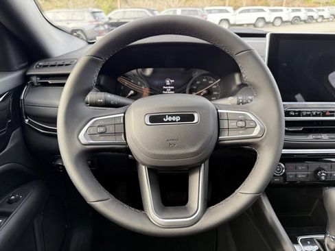 New 2026 Jeep Compass Latitude image 19