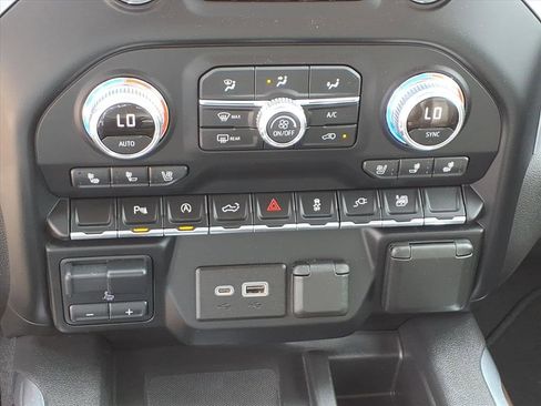 Used 2020 GMC Sierra 1500 SLT image 18