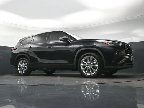 Used 2020 Toyota Highlander Limited FWD image 23