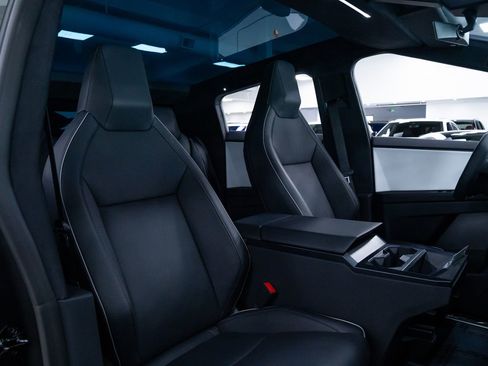 Used 2024 Tesla Cybertruck AWD Crew Cab image 23