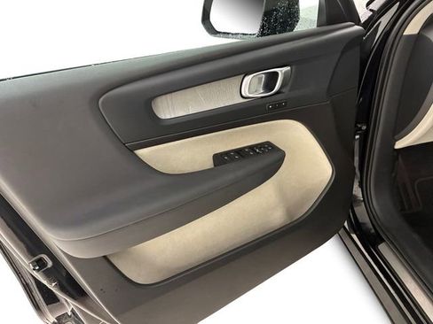 Used 2024 Volvo XC40 B5 Plus AWD/4WD image 13