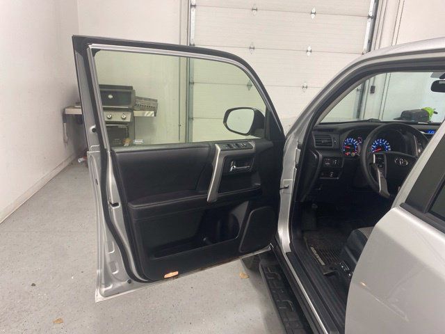 Used 2016 Toyota 4Runner SR5 AWD/4WD image 20