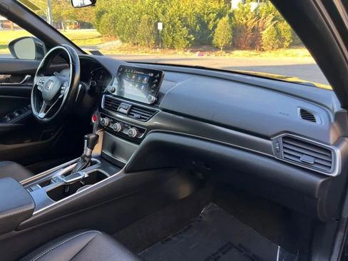 Used 2019 Honda Accord Sport image 14