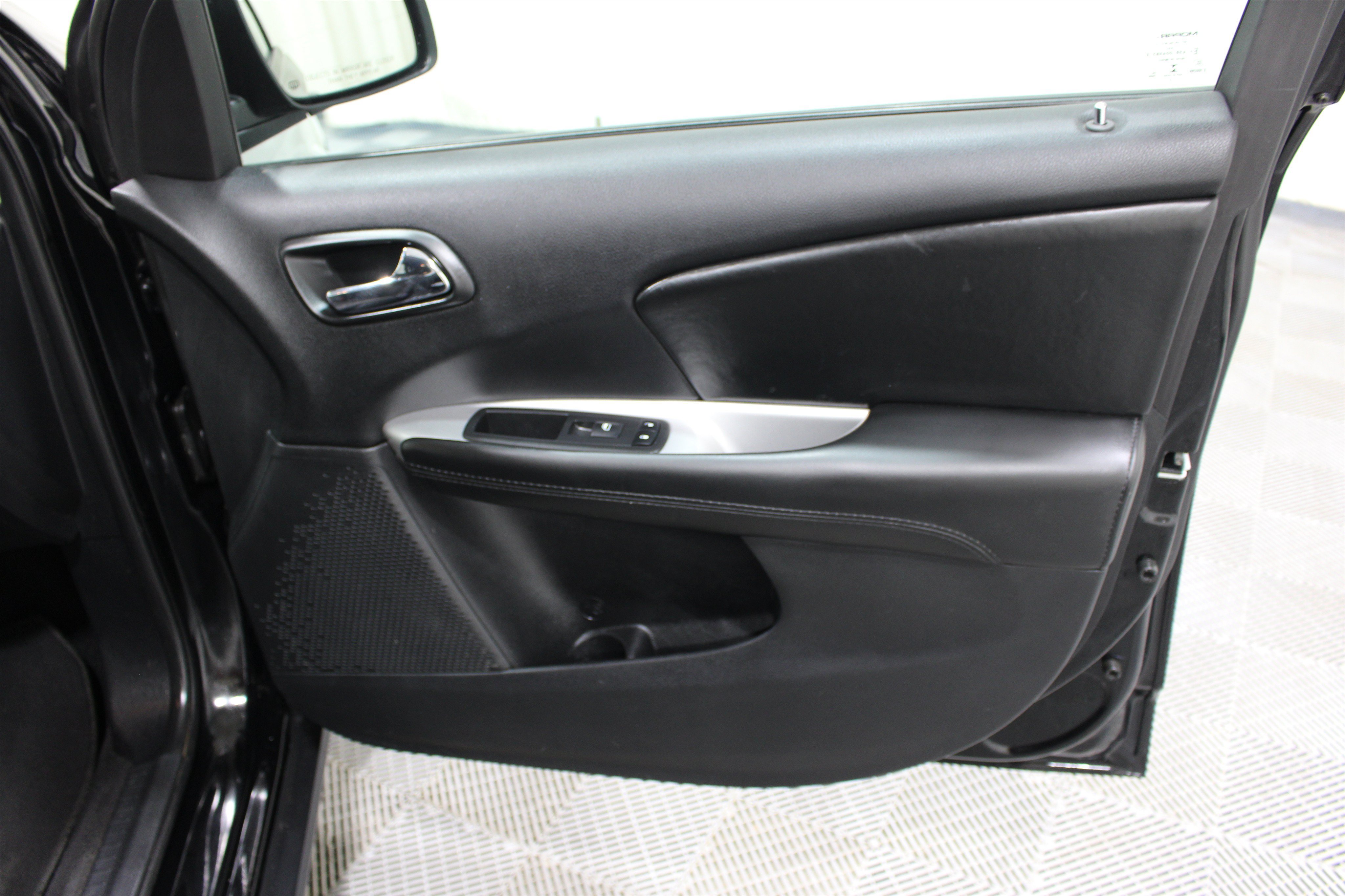 Used 2019 Dodge Journey SE FWD image 21