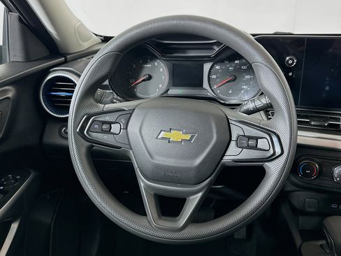 Used 2025 Chevrolet Trax LS image 18