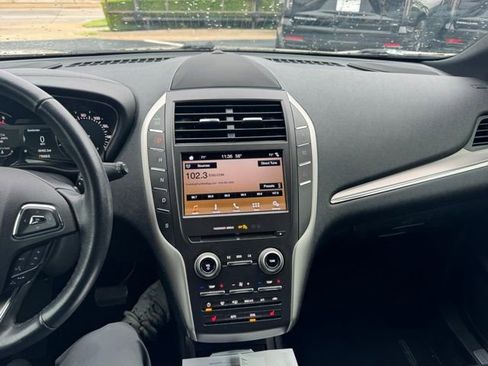 Used 2017 Lincoln MKC Premiere FWD image 11
