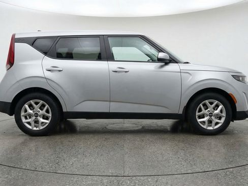 Used 2025 Kia Soul LX w/ LX Technology Package FWD image 11