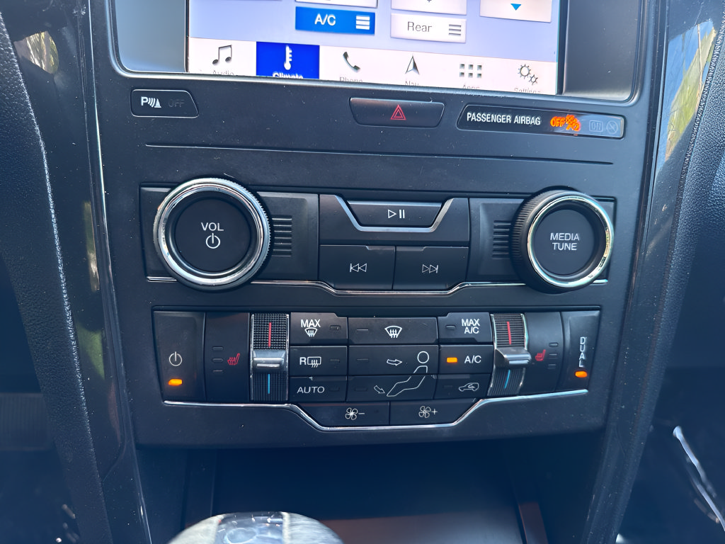 Used 2019 Ford Explorer XLT w/ Equipment Group 202A AWD/4WD image 25