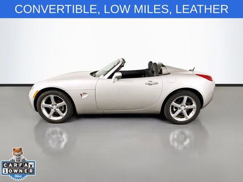Used 2009 Pontiac Solstice Convertible w/ Premium Package RWD image 4
