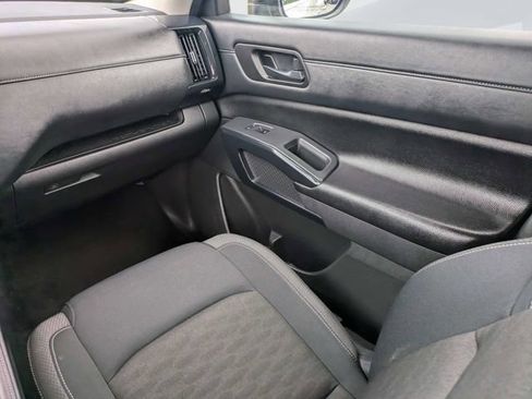 Used 2024 Nissan Pathfinder SV FWD image 17